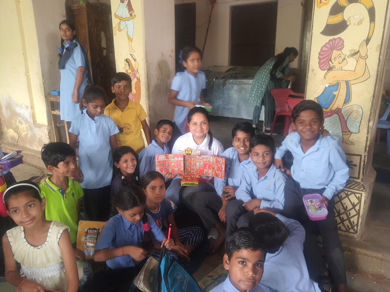 Group photo after Kavad storytelling session with children